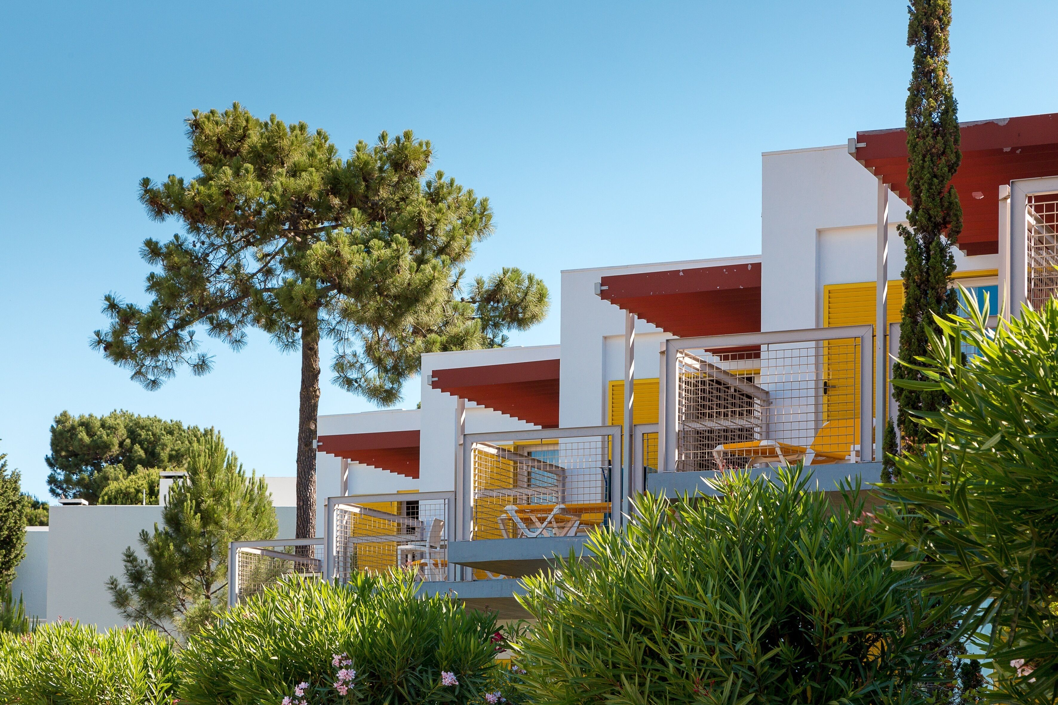 スタジオ プールビュー | セーフティボックス (室内)、デスク、遮光カーテン、アイロン / アイロン台