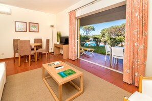 Apartment, 1 Bedroom, Pool View | Living room