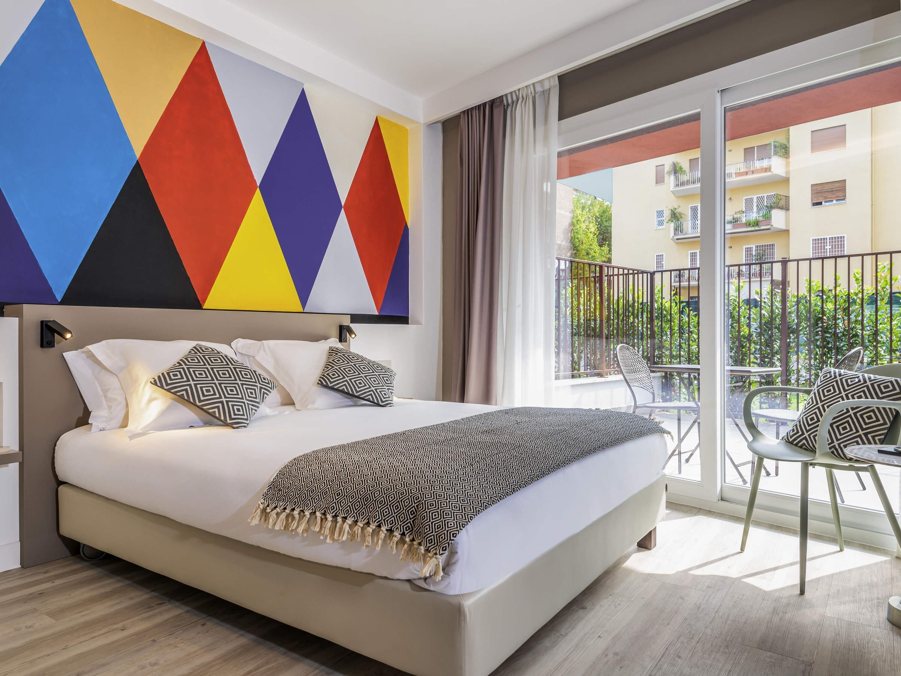 Zimmersafe, Schreibtisch, schallisolierte Zimmer, Bügeleisen/Bügelbrett