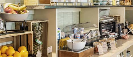 Daily buffet breakfast (EUR 19 per person)