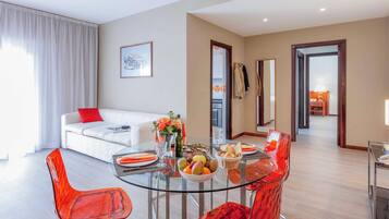 Lejlighed - 1 soveværelse | Pengeskab på værelset, skrivebord, lydisolering, strygejern/strygebræt