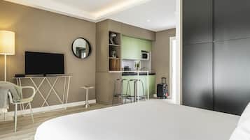 Superior studio, 1 tweepersoonsbed | Een kluis op de kamer, een bureau, geluiddichte muren
