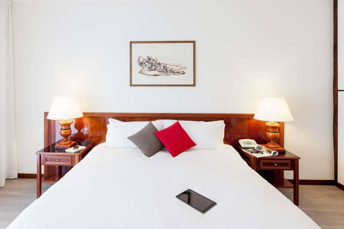 Appartement, 1 chambre | Coffre-fort, bureau, systĂšme dâinsonorisation, fer et planche Ă repasser