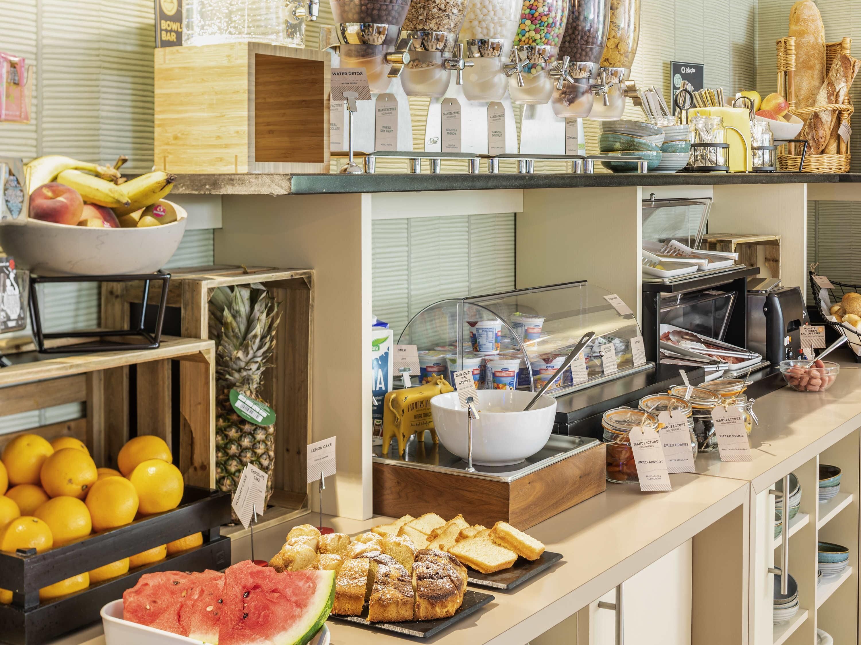 Petit déjeuner buffet servi tous les jours en supplément