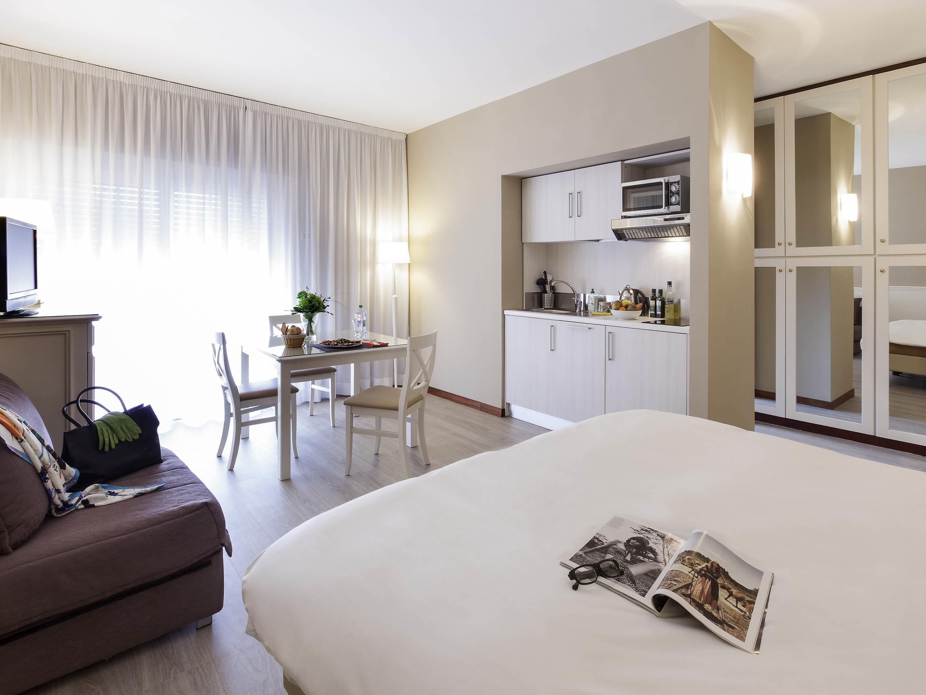 Appartamento, 1 camera da letto | Una cassaforte in camera, una scrivania, insonorizzazione