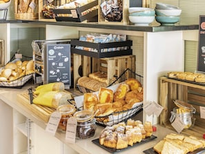 Daily buffet breakfast (EUR 19 per person)