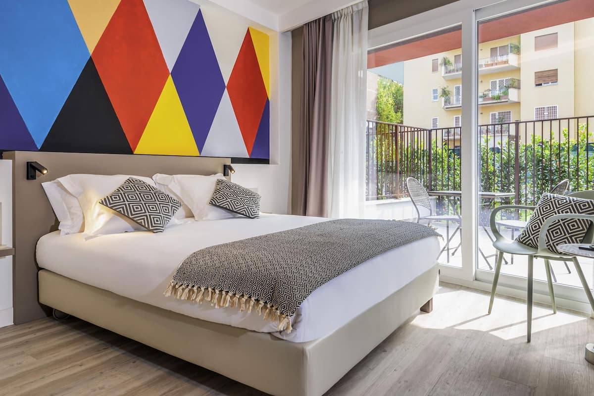 Superior-studio, 1 parisänky | Tallelokero huoneessa, työpöytä, äänieristys, silitysrauta/-lauta