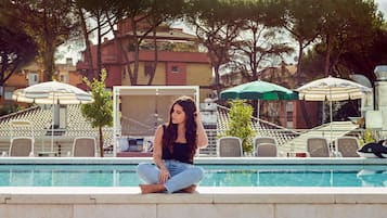 Seasonal outdoor pool, lifeguards on site