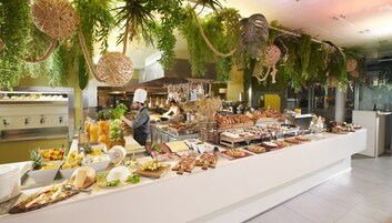 Se ofrece un desayuno bufé todos los días (por un coste adicional)