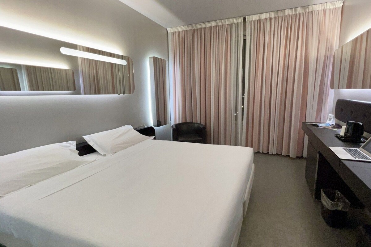Down comforters, minibar, in-room safe, desk