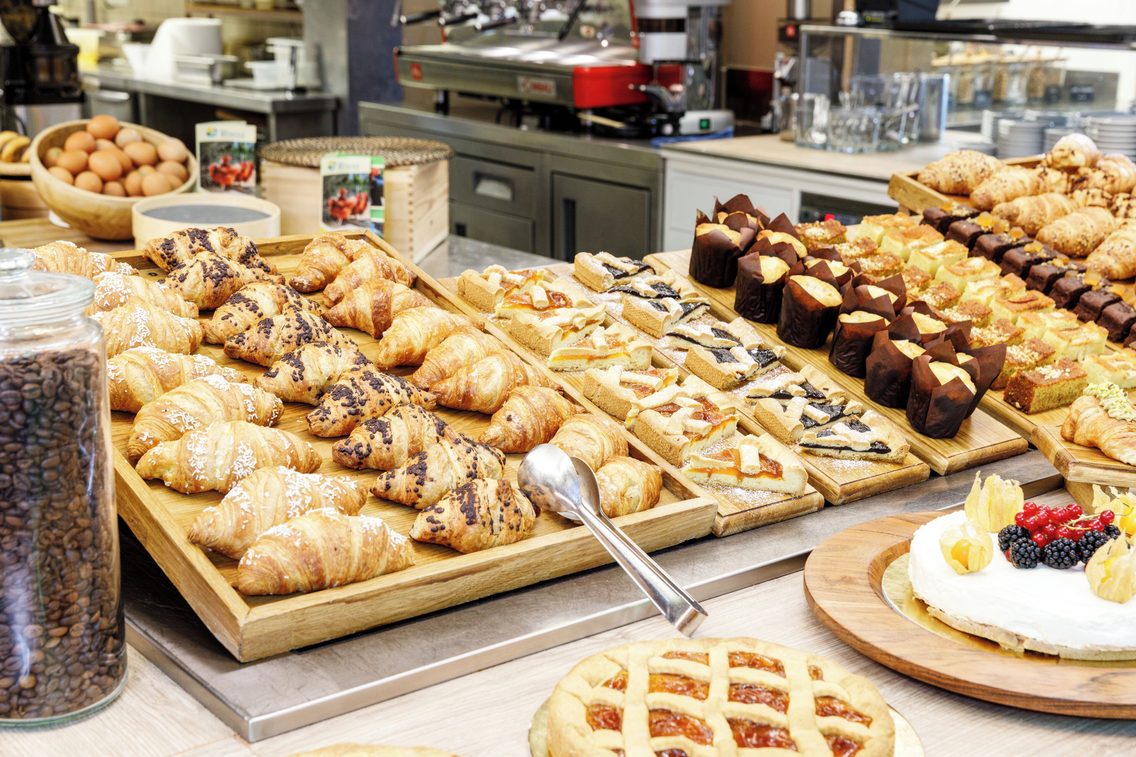 Bữa sáng buffet hàng ngày với phụ phí nhỏ 