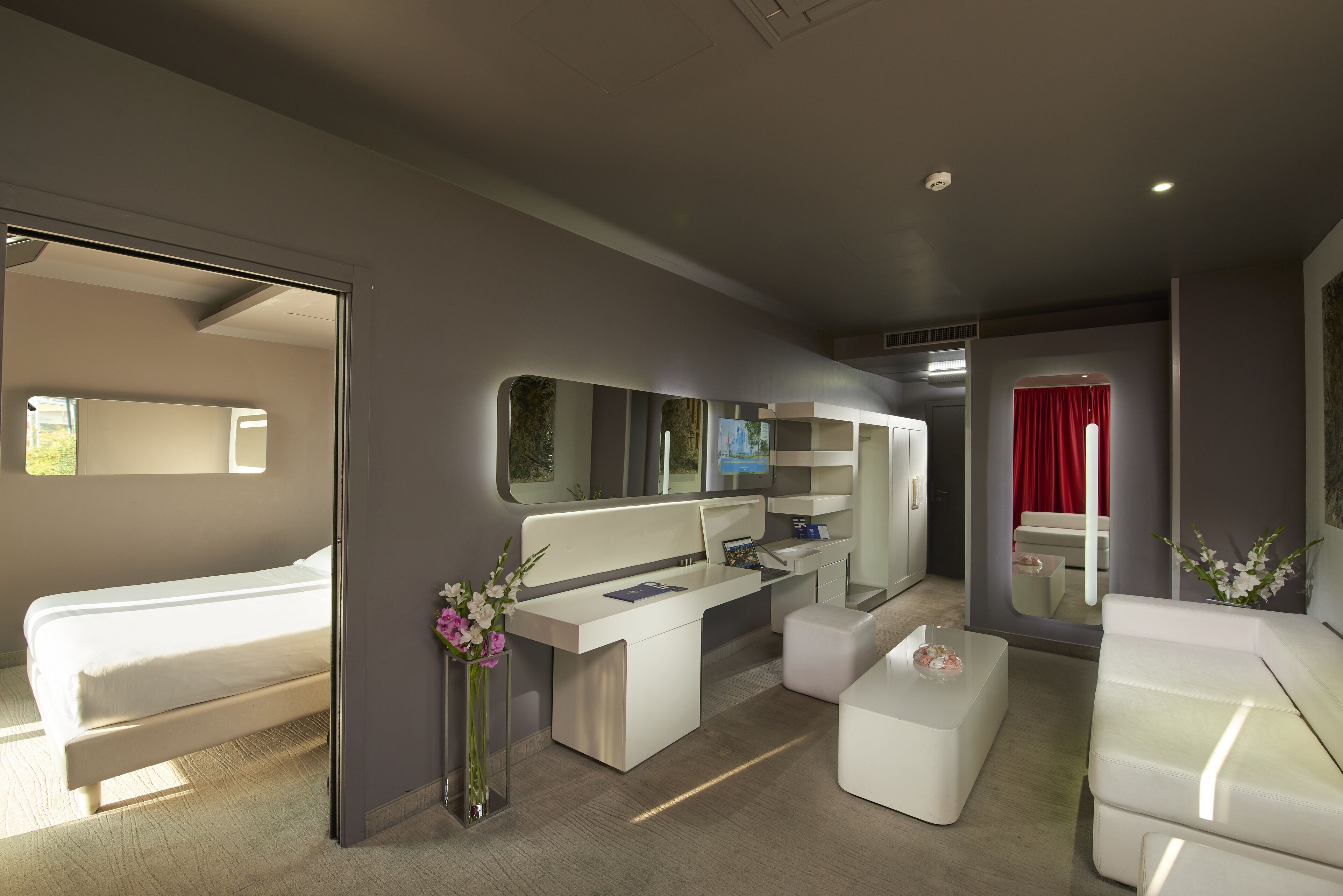 executive suite | 1 bedroom, down duvets, minibar, in-room safe