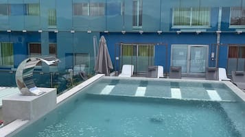 Seasonal outdoor pool, pool cabanas (surcharge), pool umbrellas
