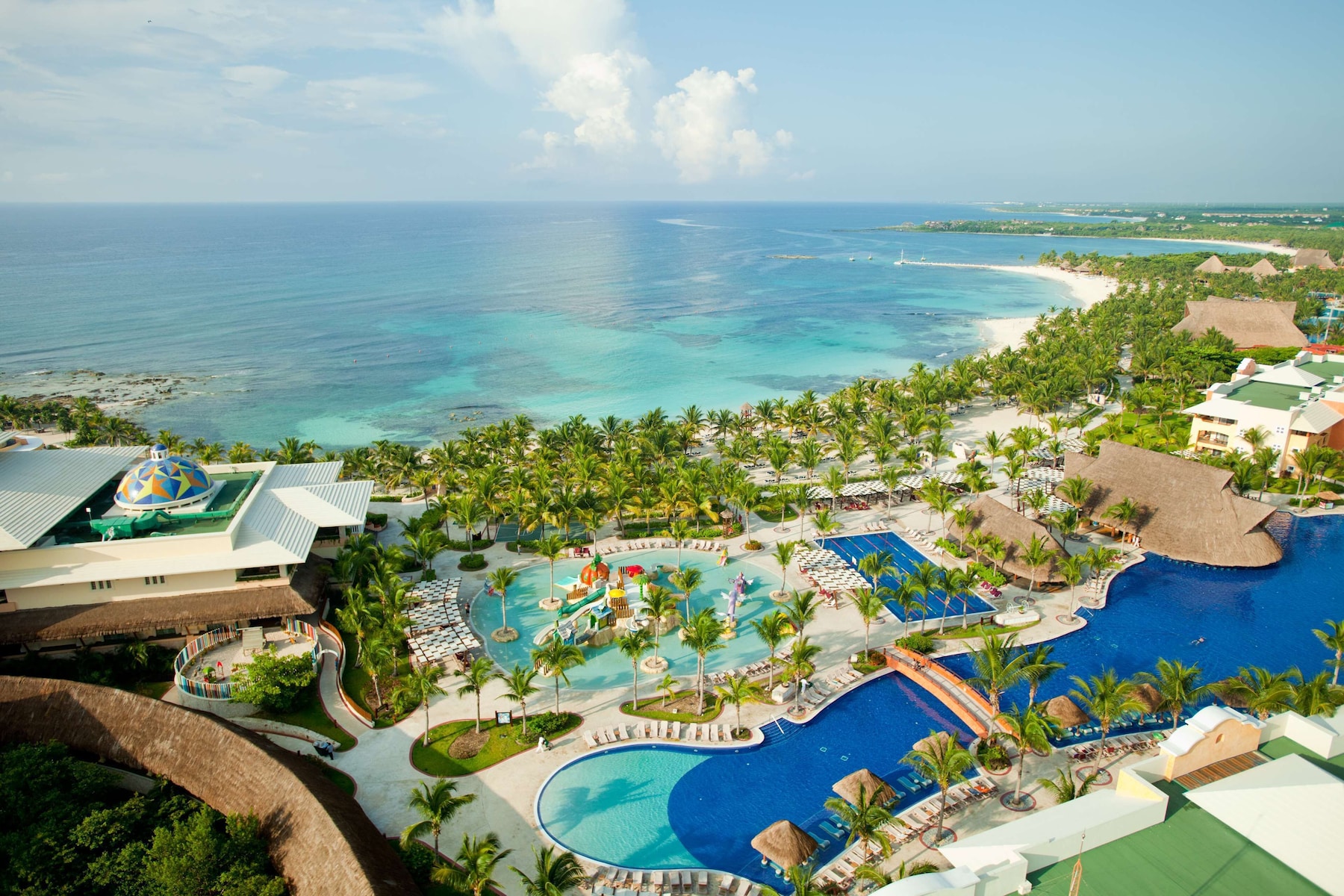 Private beach, white sand, beach towels, scuba diving