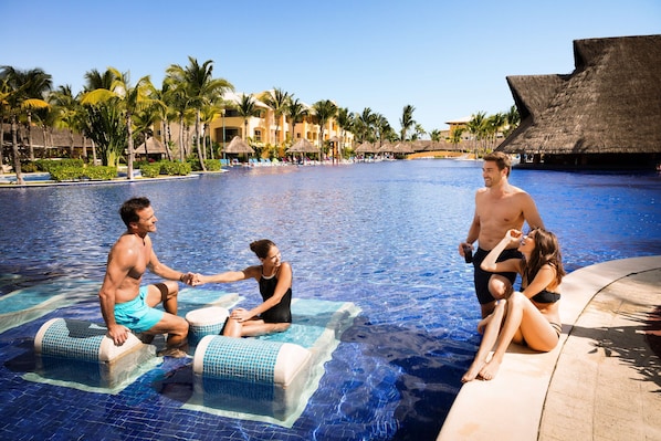 3 outdoor pools, sun loungers