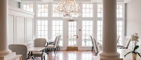 Breakfast, lunch, dinner served; local cuisine