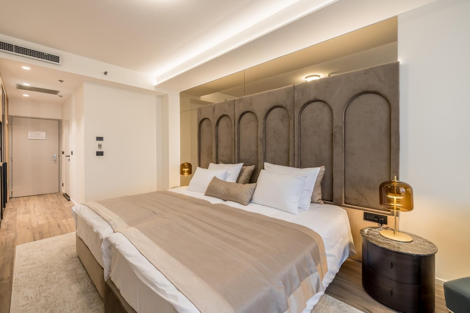 Literie hypoallergénique, minibar, coffres-forts dans les chambres