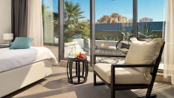 Phòng Suite Cao cấp | Bộ đồ giường kháng dị ứng, minibar, két bảo mật tại phòng, bàn