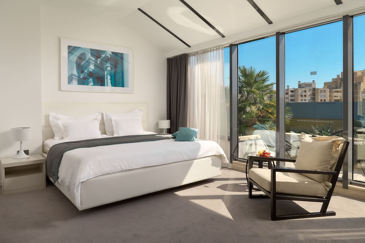 Suite de lujo | Ropa de cama hipoalergénica y minibar