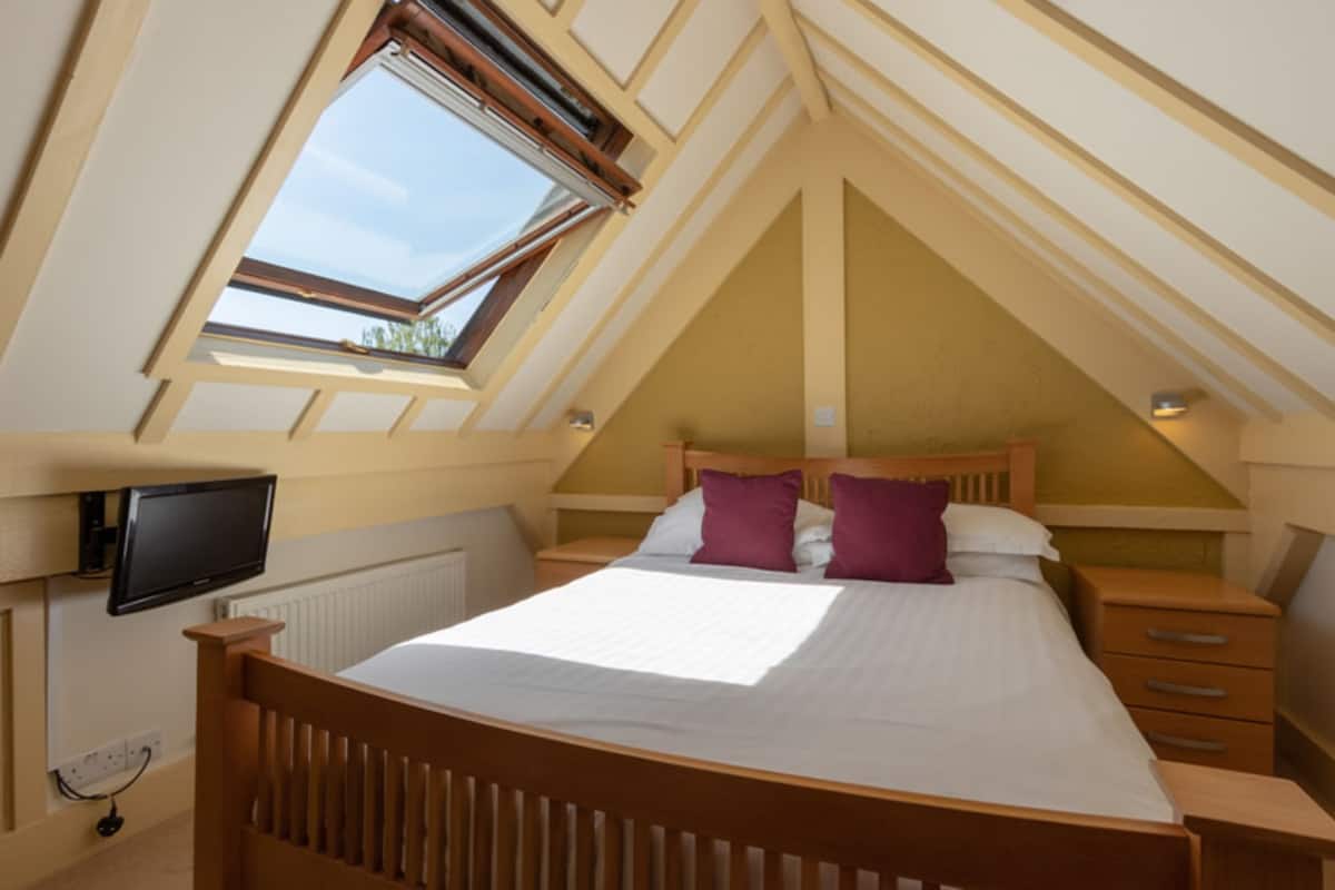 Family Suite | Egyptian cotton sheets, individually decorated, individually furnished
