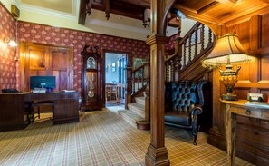 Interior entrance - Windermere Park inc Free off-site Health Club (Windermere)