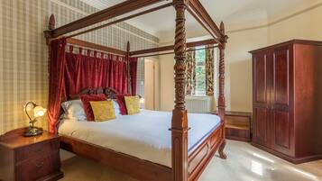 4 Poster Room | Egyptian cotton sheets, individually decorated, individually furnished