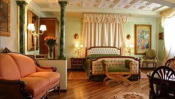 Suite (Petrarca) | Minibar, in-room safe, desk, free WiFi