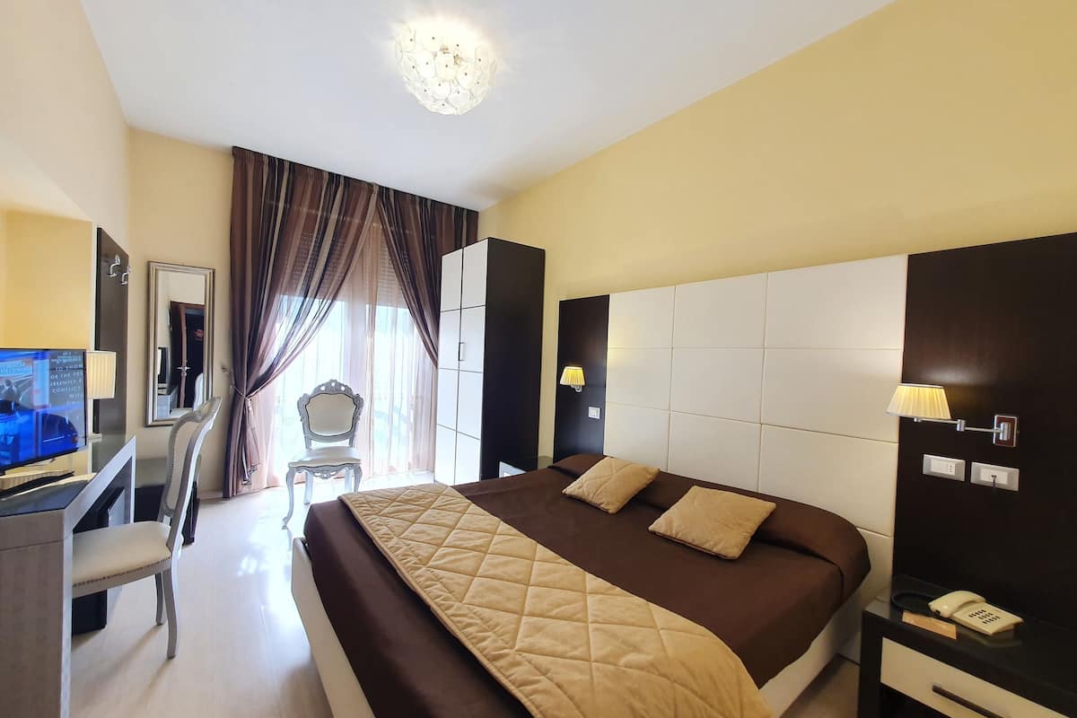 camera matrimoniale standard | minibar, in-room safe, desk, free wifi