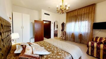 Junior Suite Elegance | Frigobar, cofres nos quartos, escrivaninha, Wi-Fi de cortesia