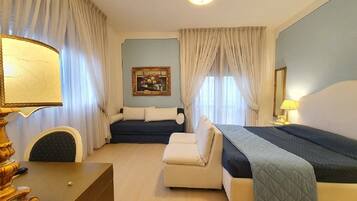 Tripla Standard | 1 bedroom, minibar, in-room safe, desk
