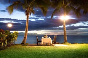 5 restaurants, breakfast, lunch, dinner served; international cuisine