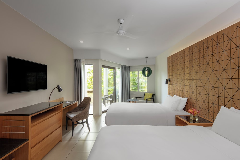 Radisson Blu Resort, Fiji Denarau Island by null