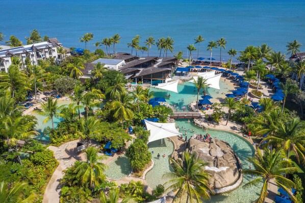 4 outdoor pools, open 8:00 AM to 7:00 PM, pool umbrellas, sun loungers