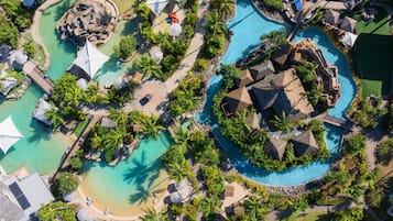 4 outdoor pools, open 8:00 AM to 7:00 PM, pool umbrellas, pool loungers