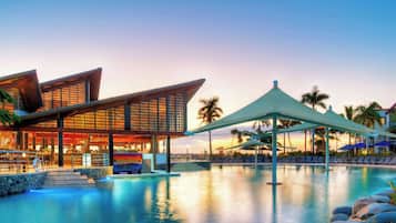 4 outdoor pools, open 8:00 AM to 7:00 PM, pool umbrellas, sun loungers