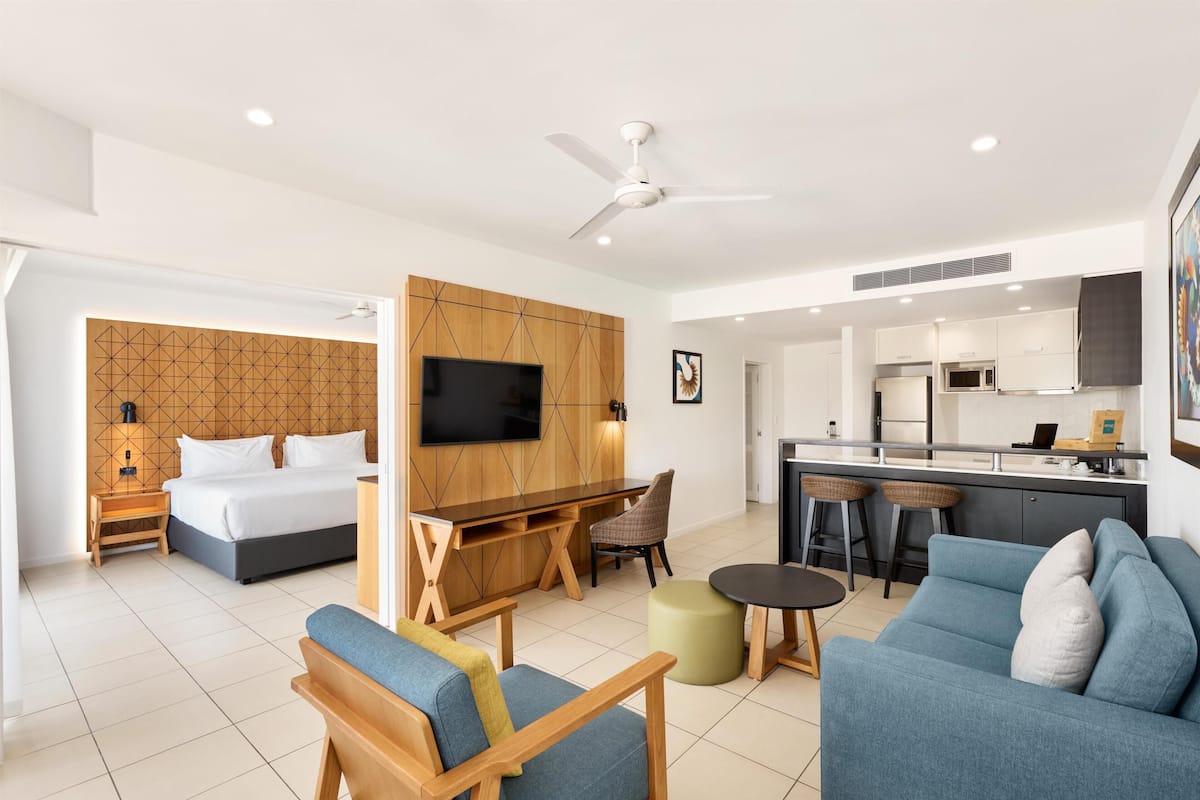 Premium bedding, minibar, in-room safe, desk