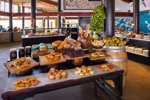 Daily buffet breakfast (FJD 49 per person)