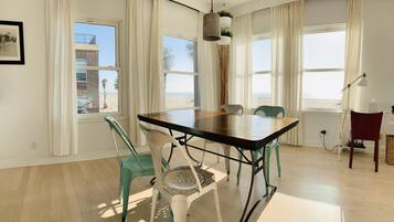 One Bedroom Suite | In-room dining