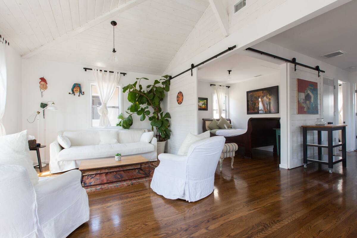 Bungalow, 2 Double Beds | Soundproofing, iron/ironing board, free WiFi, bed sheets