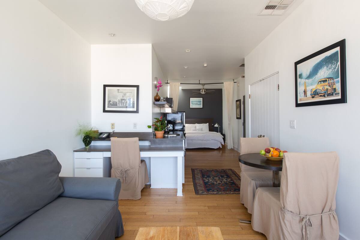 Queen Suite | Soundproofing, iron/ironing board, free WiFi, bed sheets