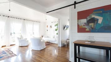 Bungalow, 2 Double Beds | Soundproofing, iron/ironing board, free WiFi, bed sheets