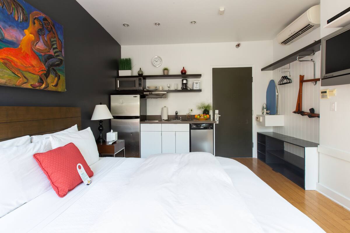 Queen Studio | Soundproofing, iron/ironing board, free WiFi, bed sheets