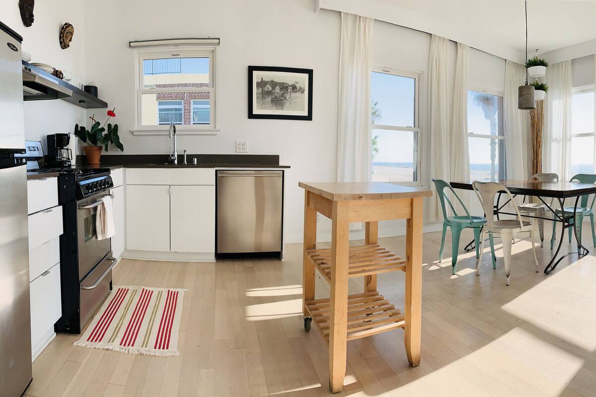 One Bedroom Suite | Soundproofing, iron/ironing board, free WiFi, bed sheets