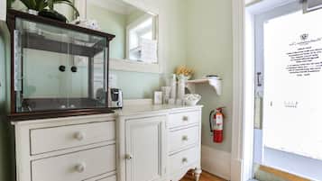 Free continental breakfast