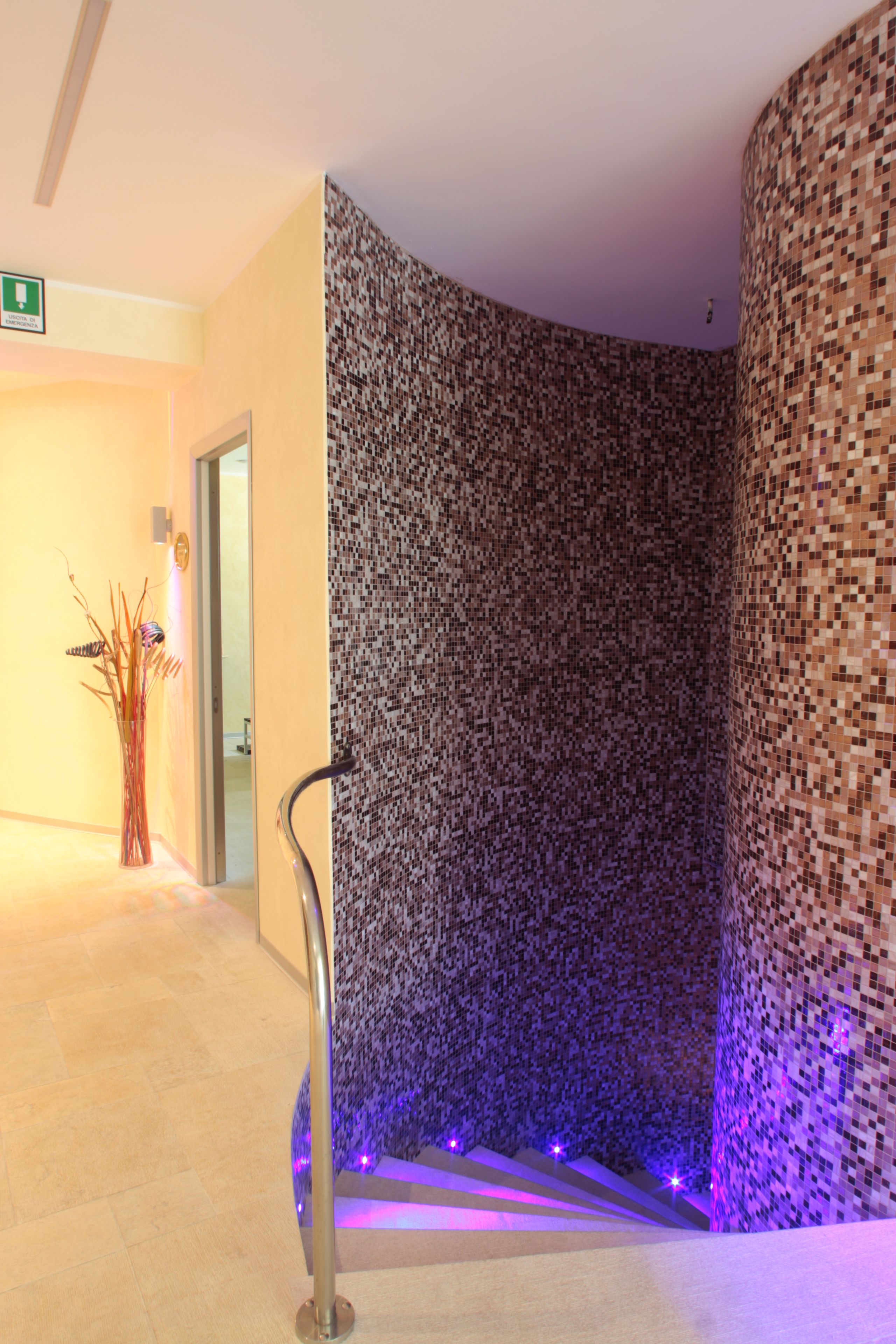 sauna, hot tub, steam room, turkish bath/hammam, body treatments