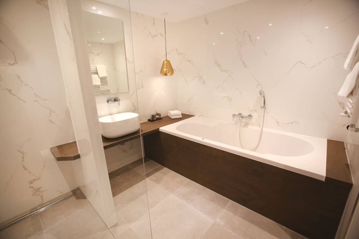 hypo-allergenic bedding, minibar, in-room safe, desk