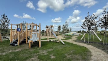 Área de juegos infantiles al aire libre