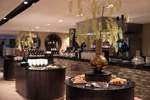 Daily buffet breakfast (EUR 18.50 per person)