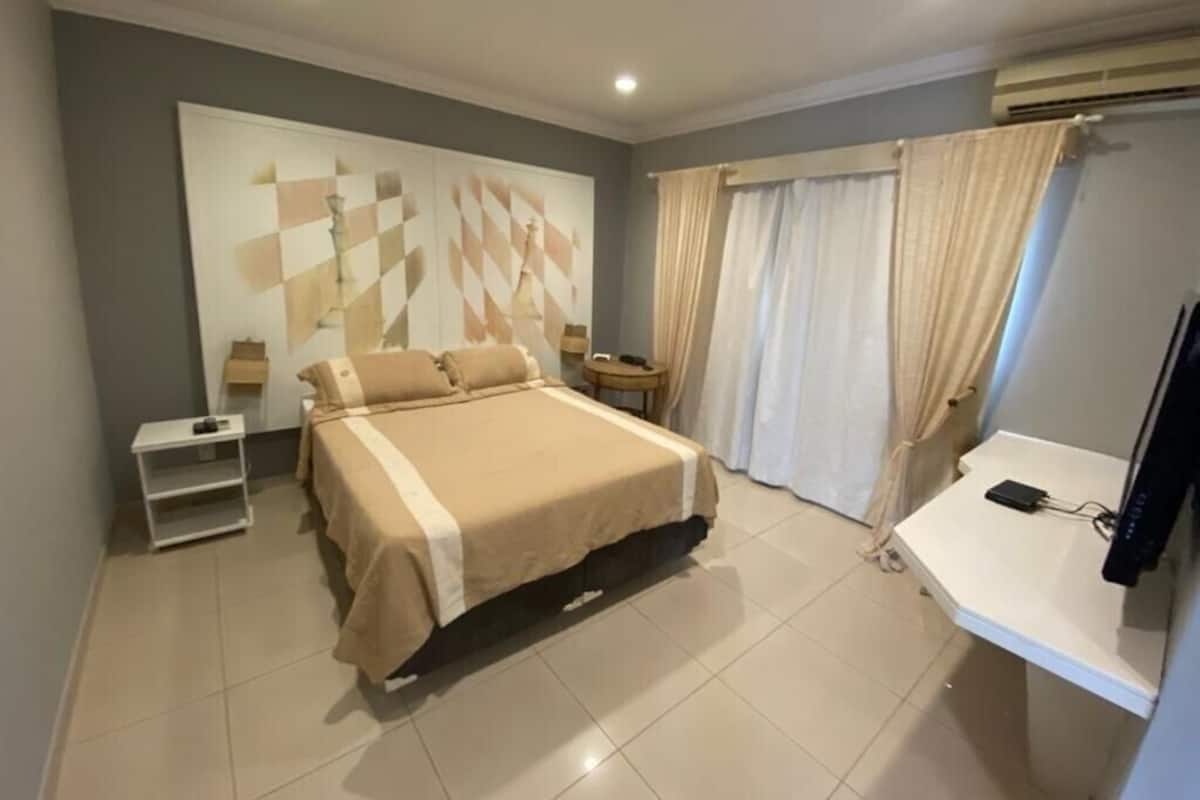 Habitación doble Premium | 1 habitación, minibar, caja de seguridad en la habitación y escritorio