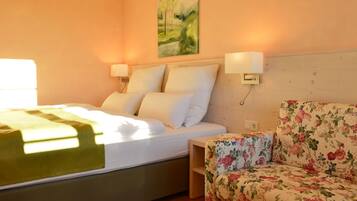 Camera Comfort | Con stile personalizzato, con arredamento individuale, una scrivania